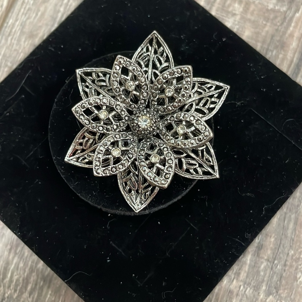 Vintage Jewellery Silver Tone Brooch
